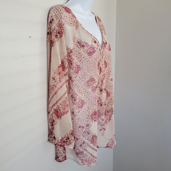 Maurices Women's XL Beige Long Sleeve Blouse Chiffon Red Floral Print V-neck Top - Picture 3 of 6